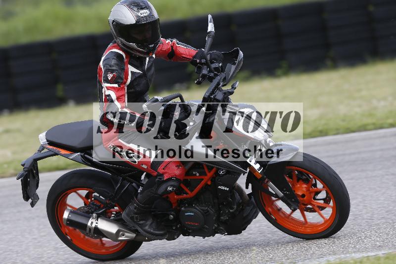 /Archiv-2025/09 22.04.2025 Cornu Master School ADR/gruen-vert/36